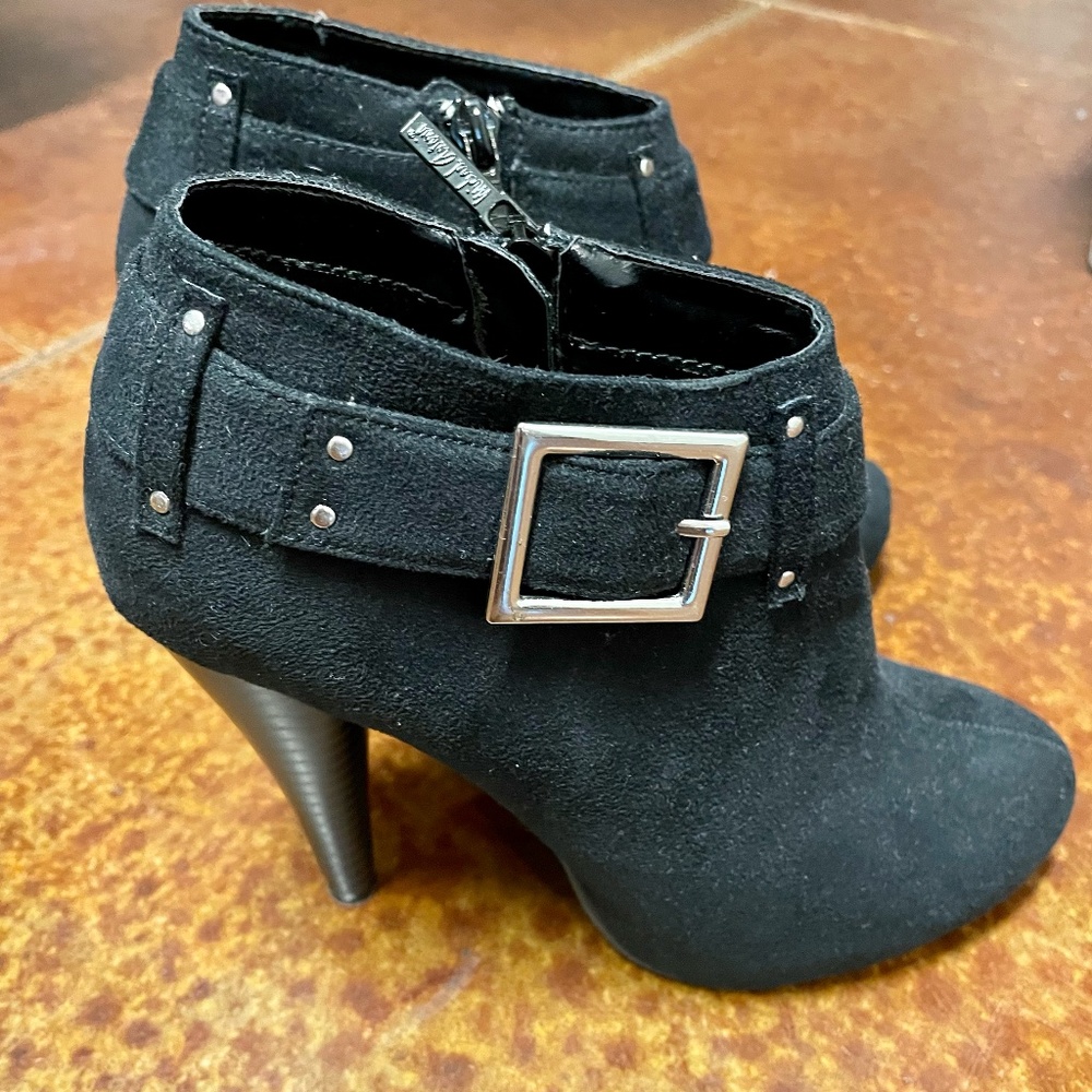 Michael Antonio Black Zippered Ankle Boots - Size 8M - Never Worn, Like New
